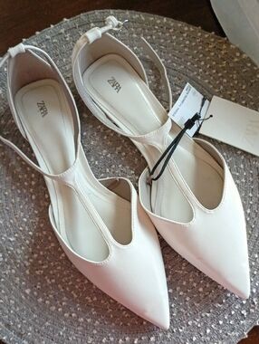 ZARA Cream Pointed T-Strap Flats with Ankle Tie